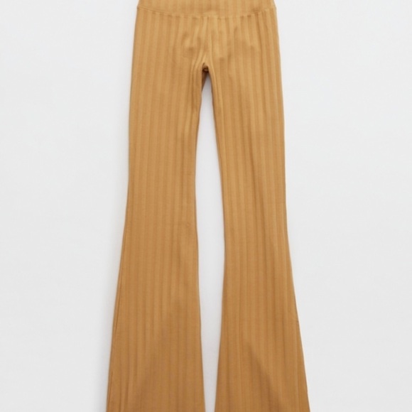 NWT- OFFLINE BY AERIE OG GROOVE FLARE
LEGGING SIZE MED - Picture 2 of 8